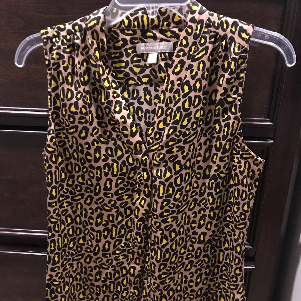 Women’s banana republic leopard print blouse! EUC